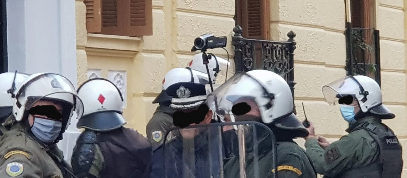 Ποιά μάσκα και κουκούλα; Η Αστυνομία χρησιμοποιεί τεχνολογία με την οποία κάνει αναγνώριση προσώπου (βίντεο)